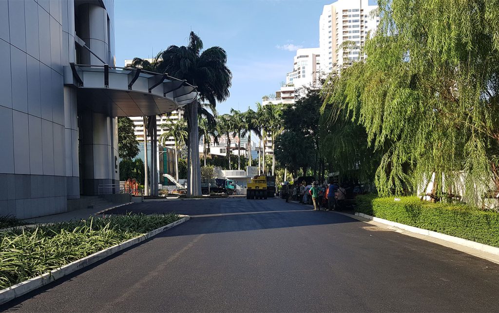 ถนนมิลเลเนี่ยม สุขุมวิท20