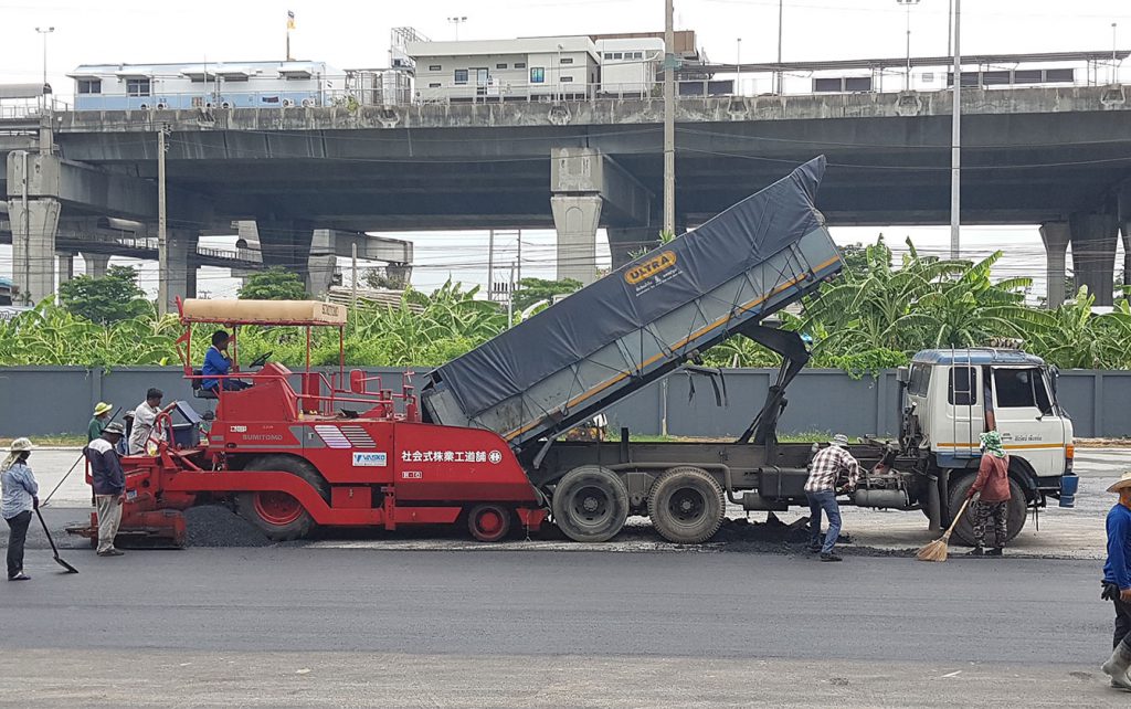 ภาพการทำงานปูถนน
