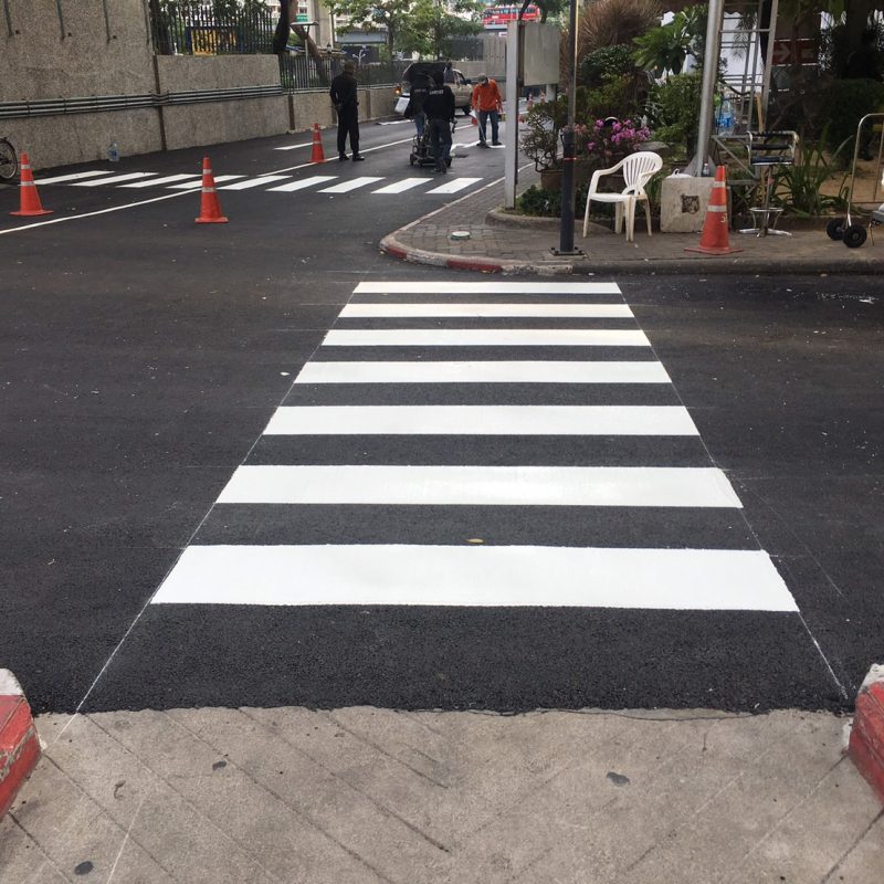 งานตีเส้นทางม้าลาย