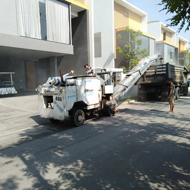 รถไสถนน