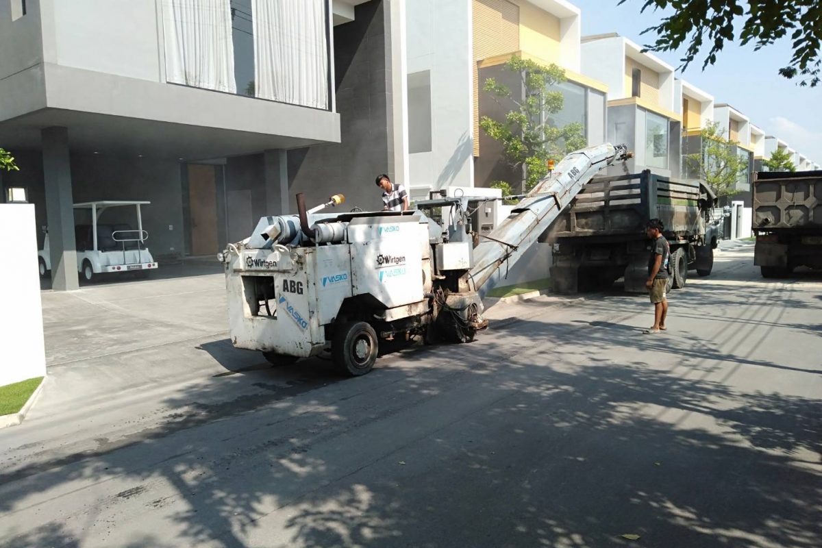 รถไสถนน