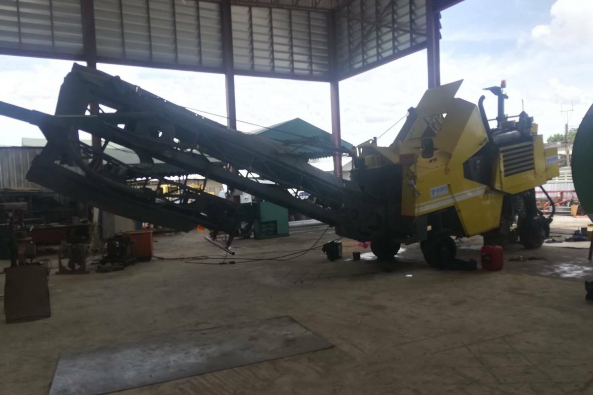 รถกัดถนน