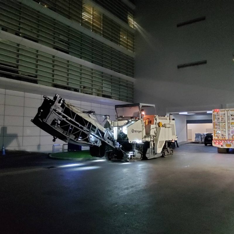 รถกัดถนน