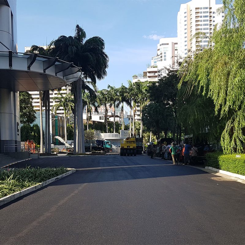 ถนนมิลเลเนี่ยม สุขุมวิท20