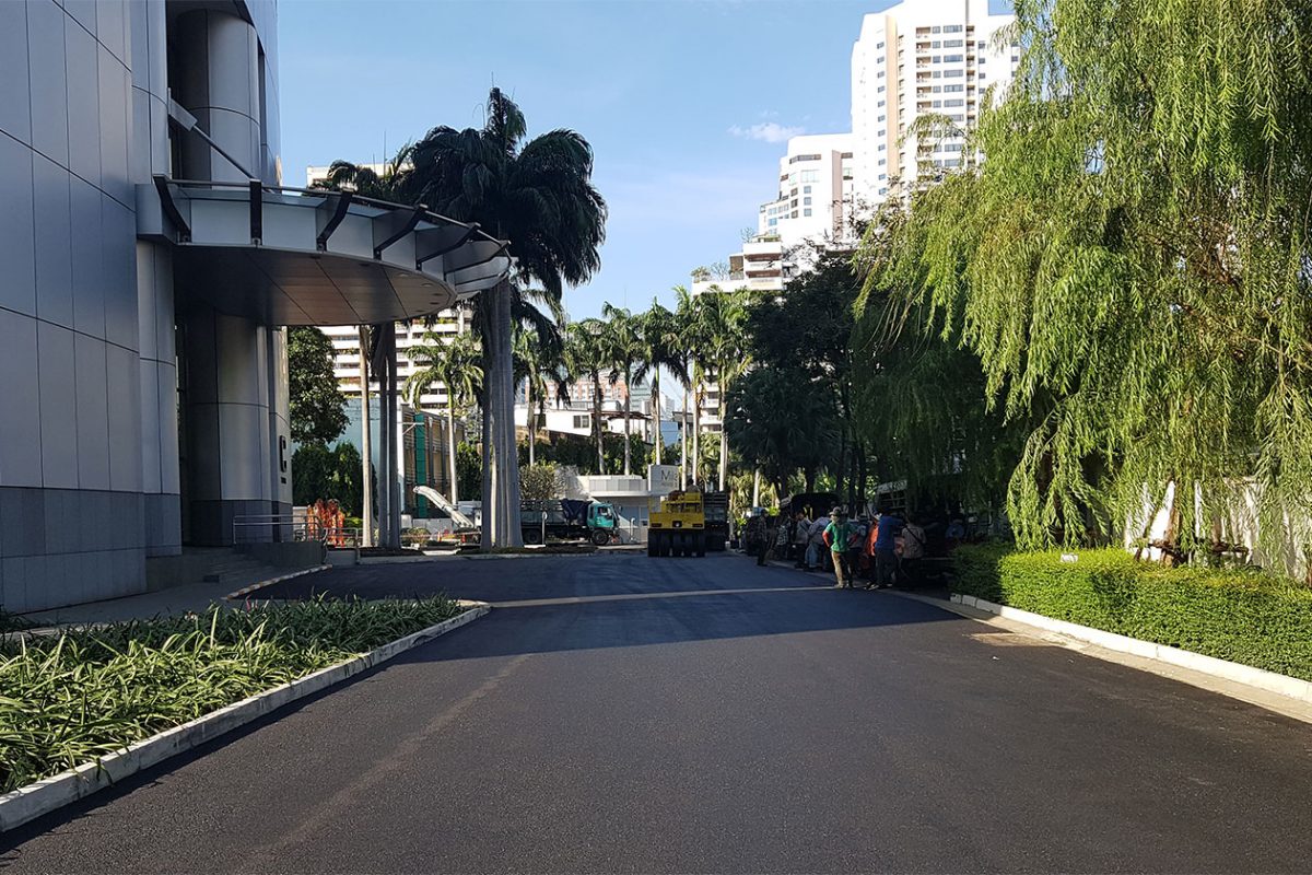 ถนนมิลเลเนี่ยม สุขุมวิท20