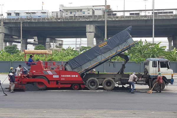 ภาพการทำงานปูถนน